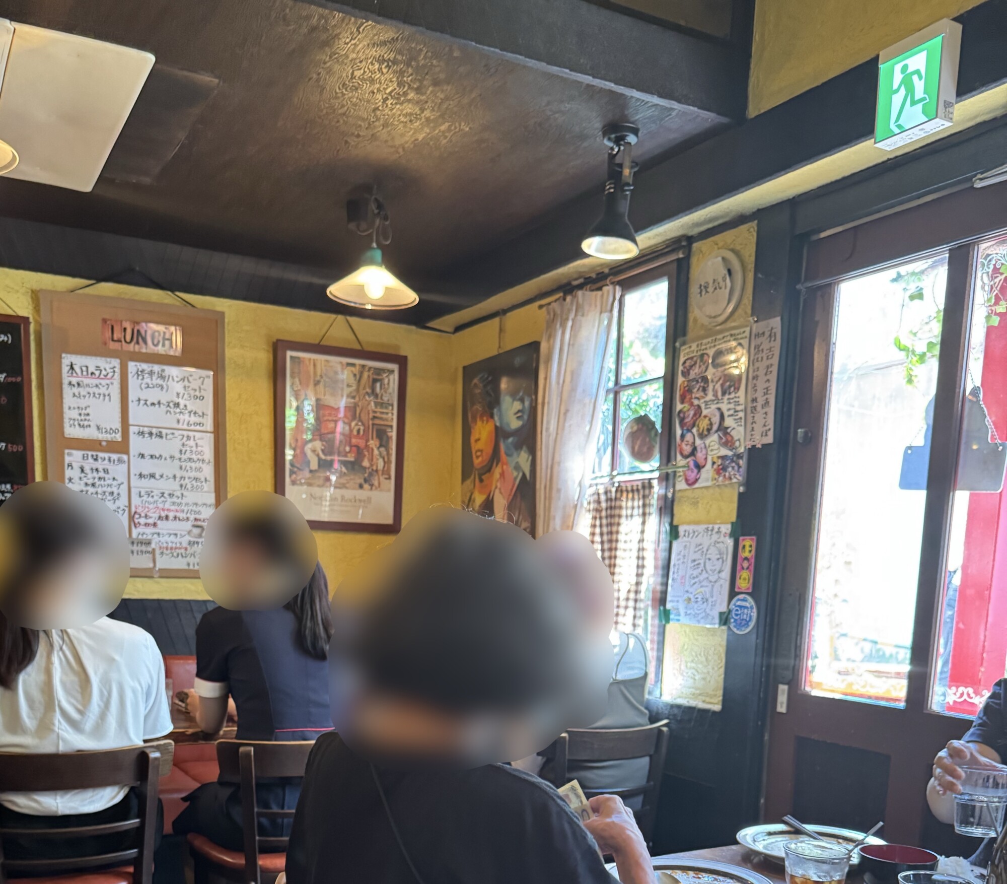 停車場　店内