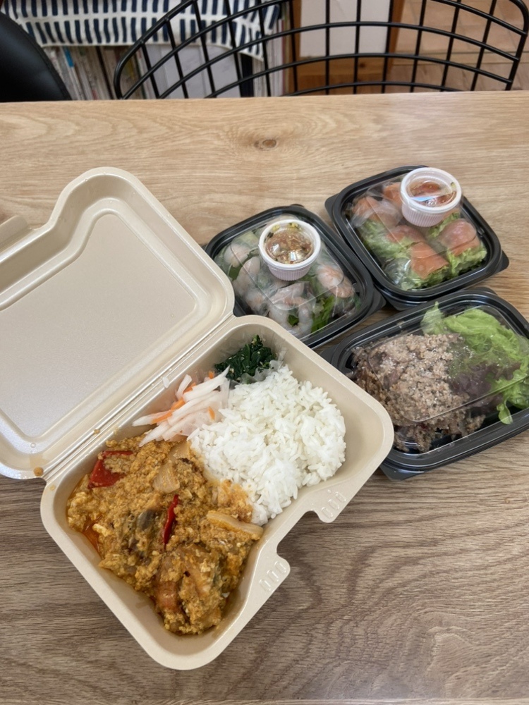 生春巻きとタイ料理 エムズ