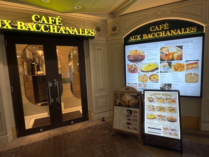 CAFÉ AUX BACCHANALES