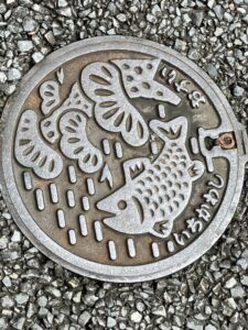 南行徳公園の近くで見つけた小さめサイズのマンホール