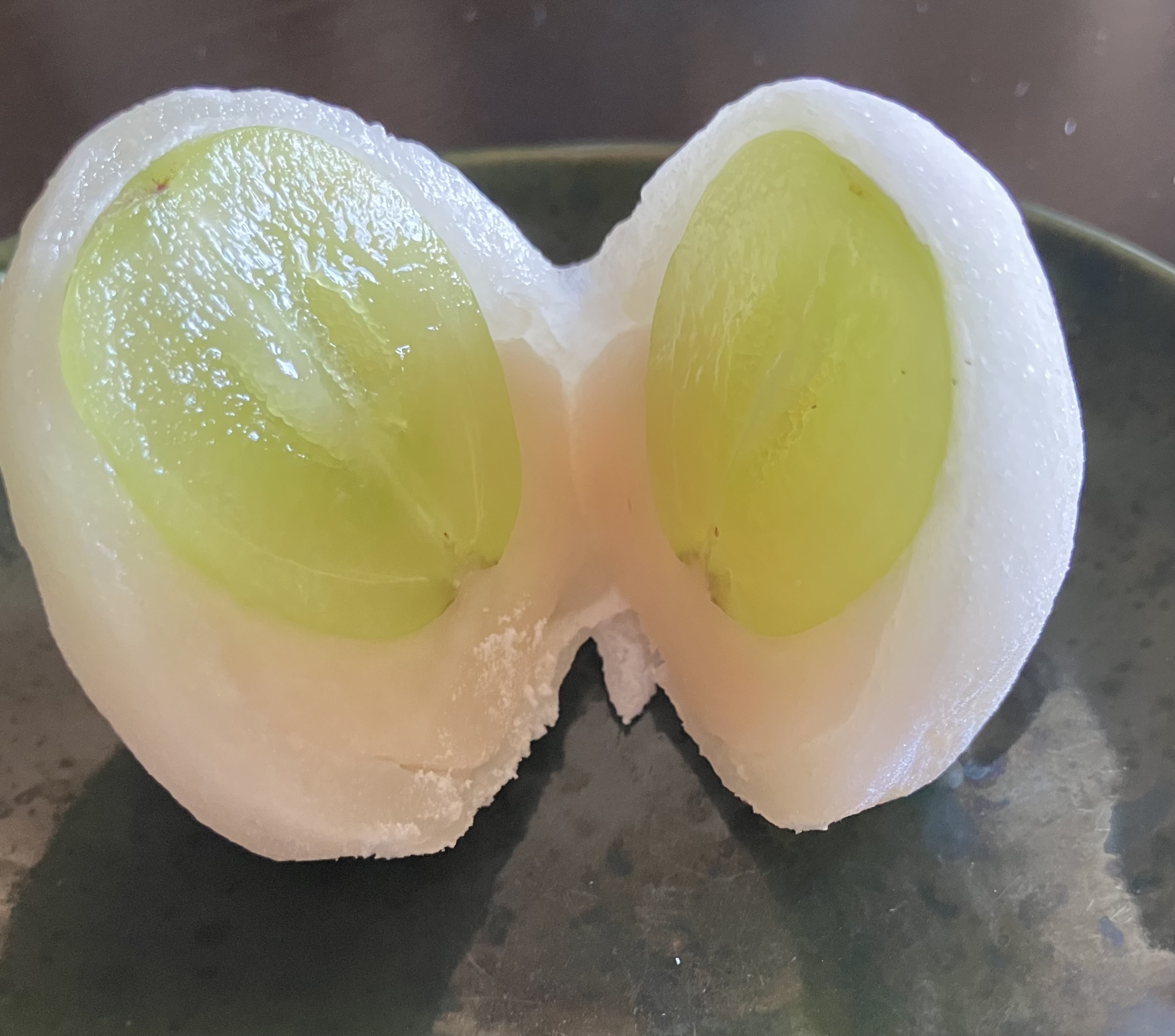 季彩菓庵しげつのシャインマスカット大福