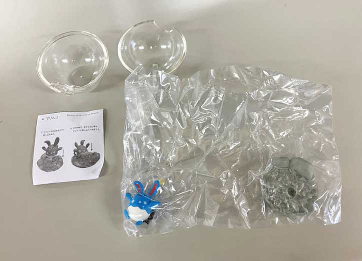 モンスターボール型ケースのフィギュア