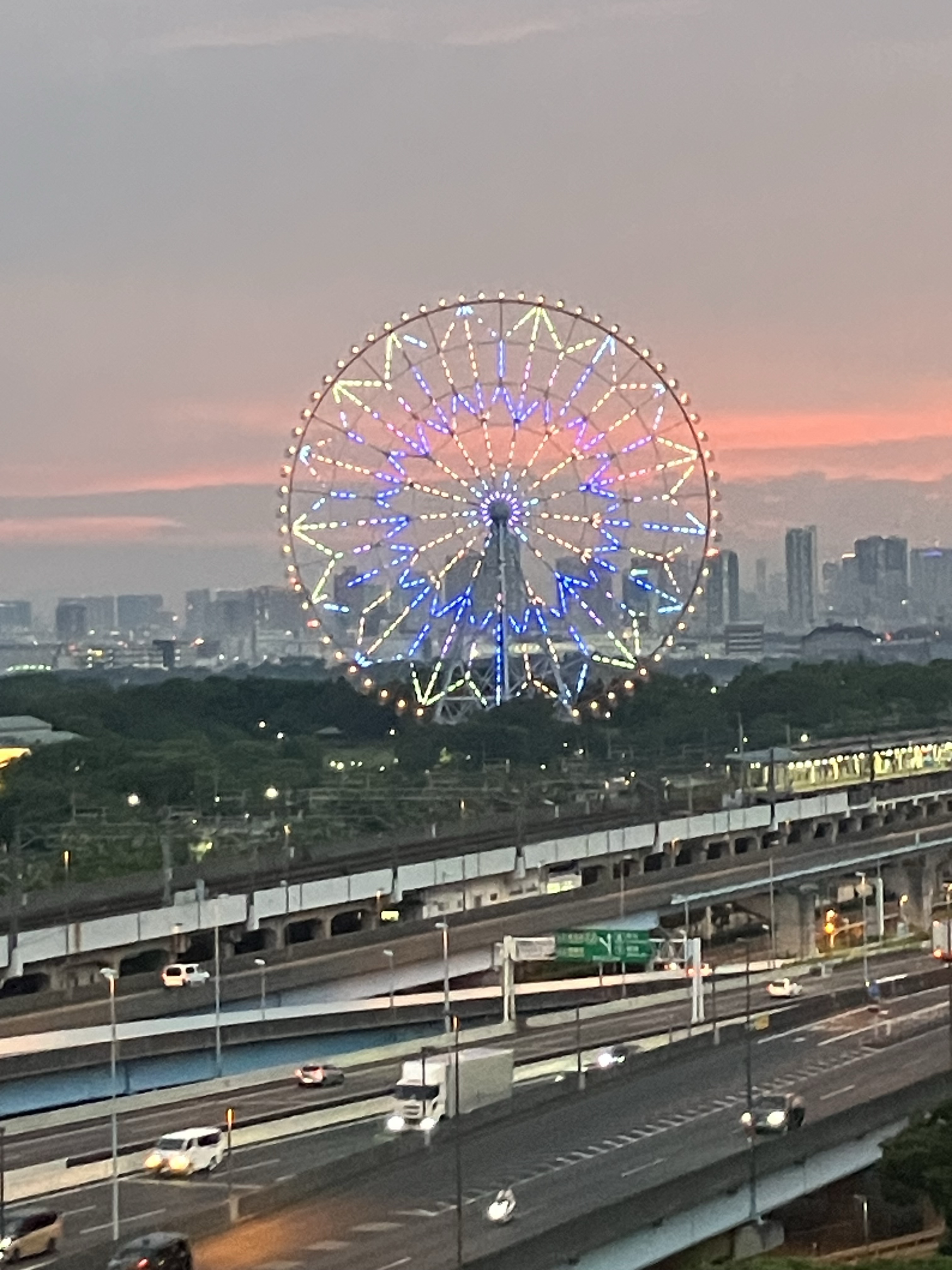 夕暮れの観覧車