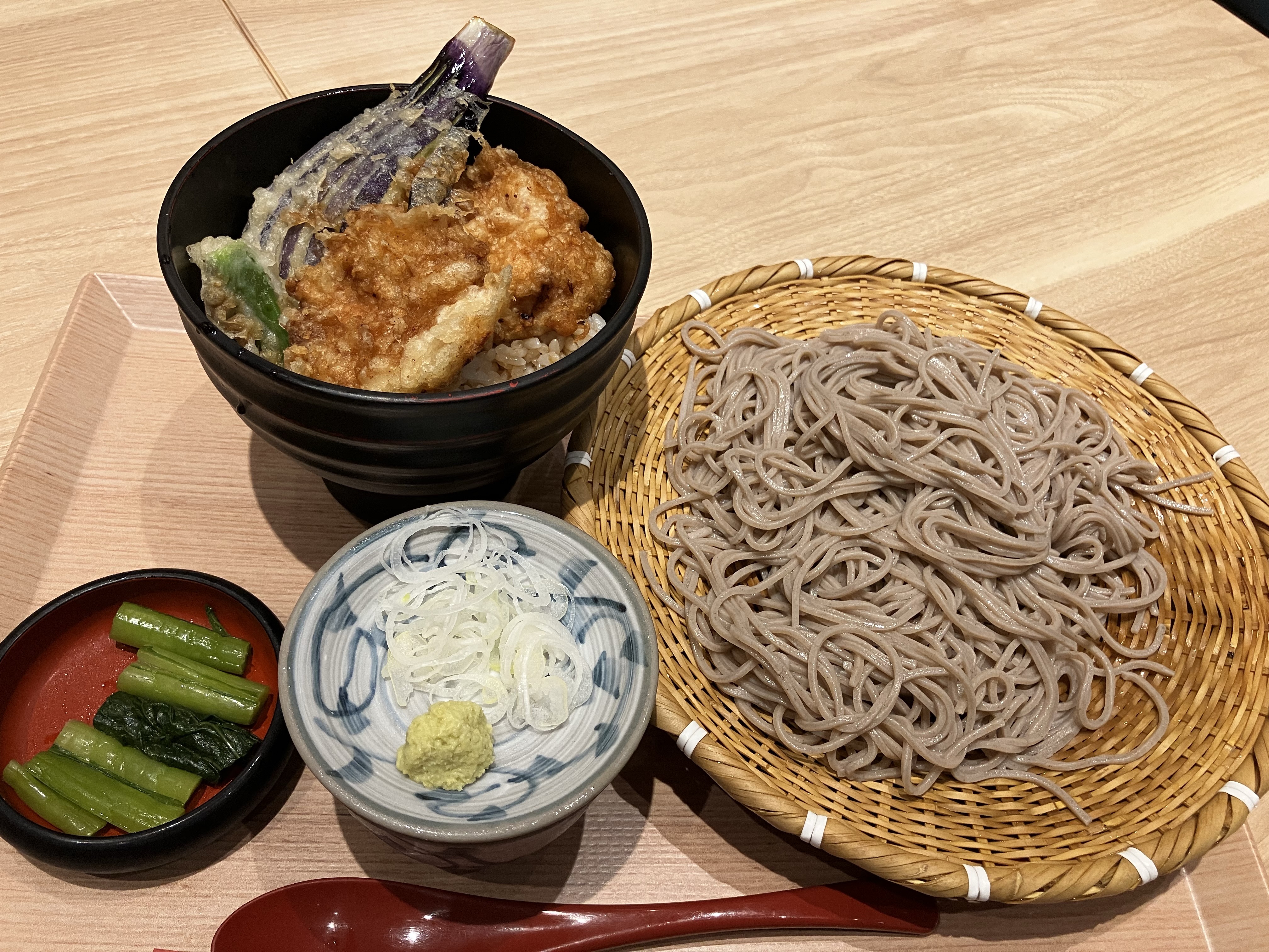 大きなサクサク海老天に大満足!「二尺五寸」で贅沢ランチ! 4