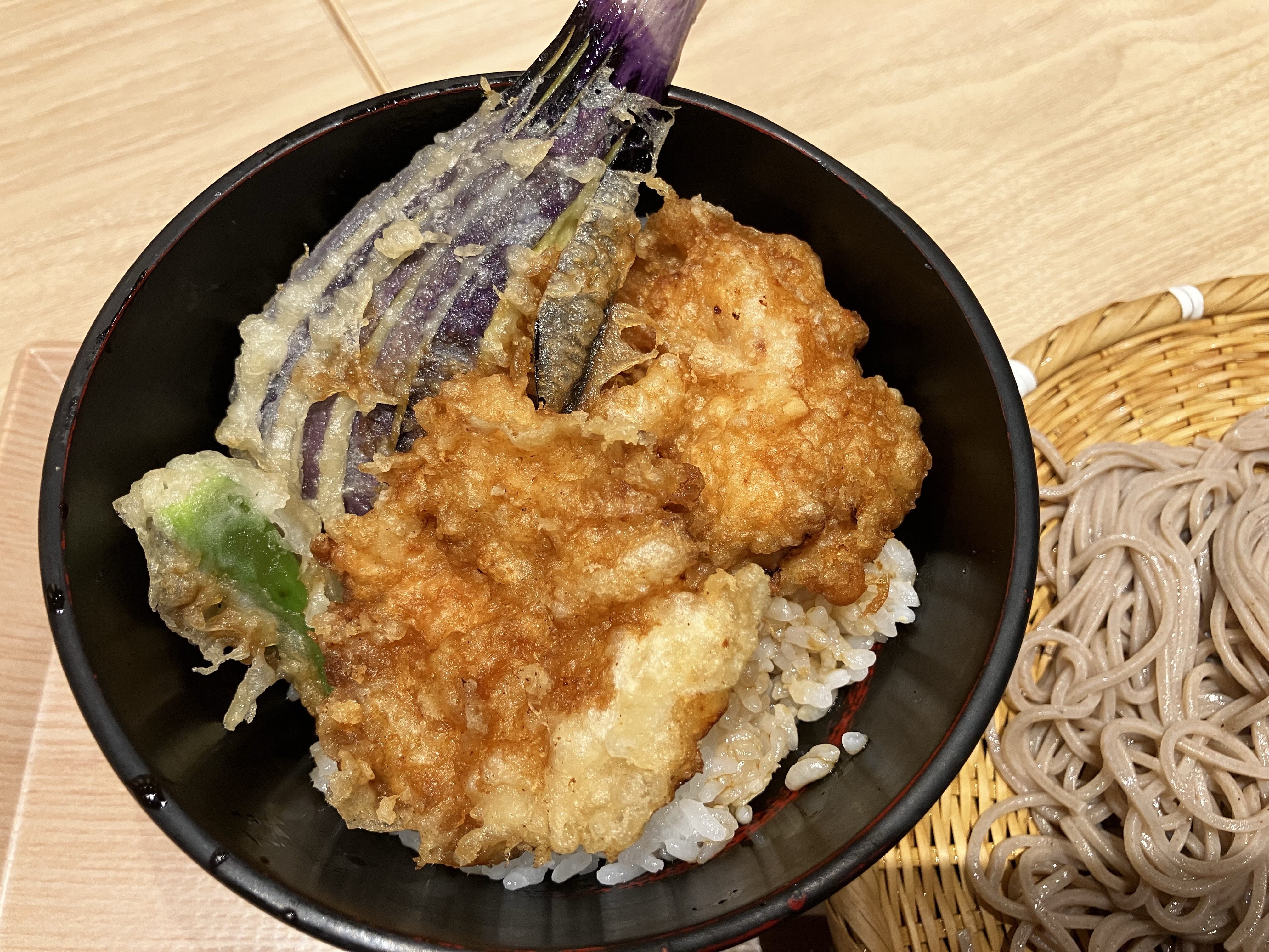 大きなサクサク海老天に大満足!「二尺五寸」で贅沢ランチ! 3