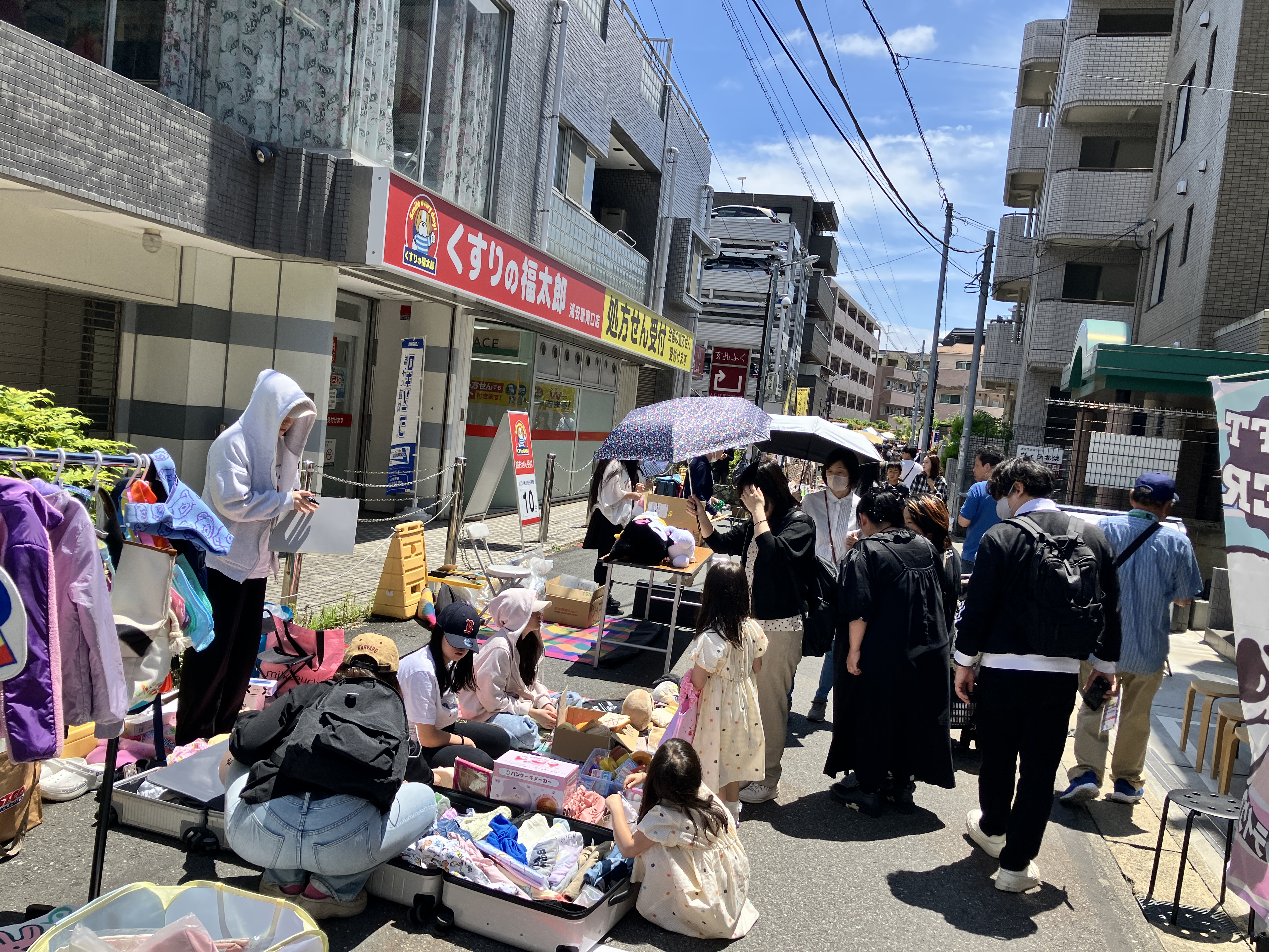 【浦安百縁商店街2026】グルメや大道芸・フリーマーケットで大盛況！多くの人で賑わう人気イベント