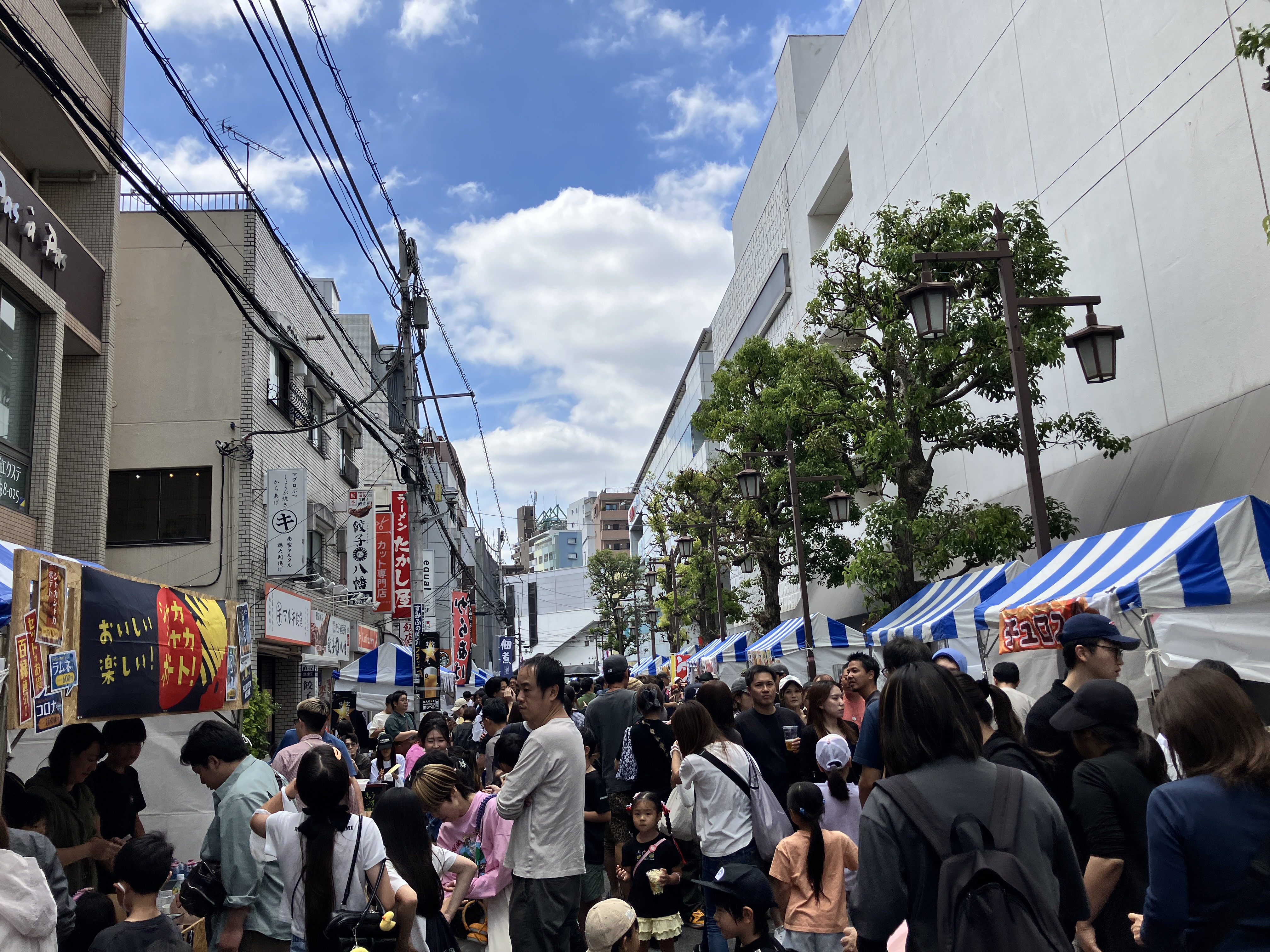 【浦安百縁商店街2026】グルメや大道芸・フリーマーケットで大盛況！多くの人で賑わう人気イベント