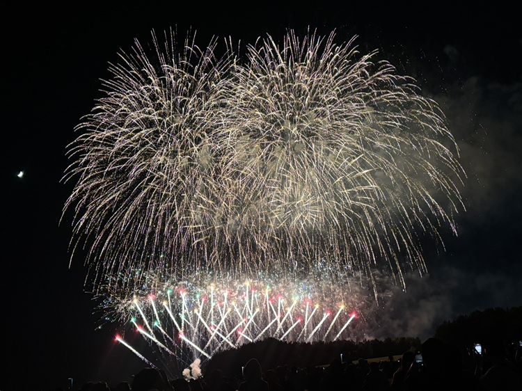 秋の花火も格別！浦安市花火大会【浦安】